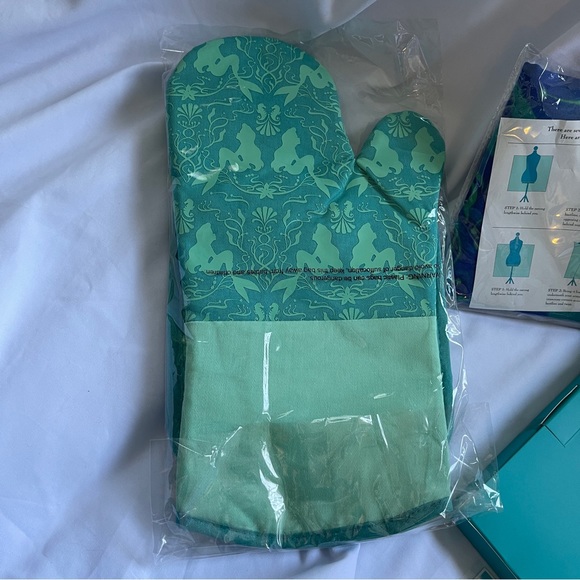 Little Mermaid Disney Drop Box - Picture 3 of 9